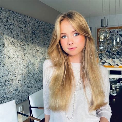 Izaandelle Iza Elle Cryssanthander Girl Tiktok Famous Blonde Twins Sweden Viral Cute Hairstyles