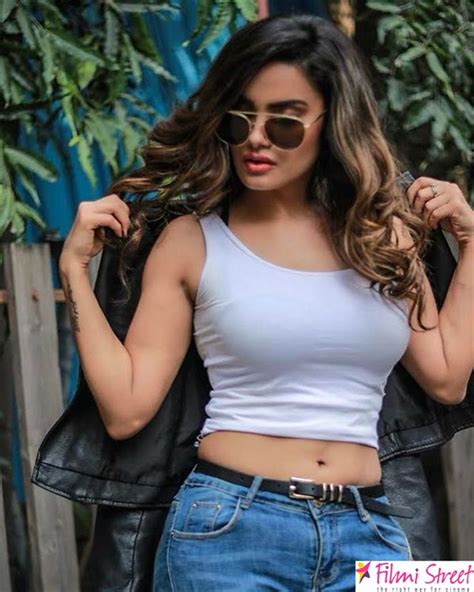 Sakshi Dwivedi Hot Photos And Latest Stills On Instagram