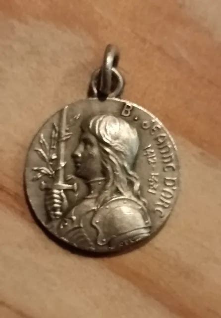 MÉDAILLE RELIGIEUSE ANCIENNE Jeanne D arc Signée OBC EUR 11 90