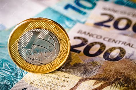 Cento E Sessenta E Um Reais - Nesta foto a ilustração sendo exibidas notas de cento e duzentos reais ...