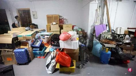 Jurong East HDB resident hoards items & gas tank, neighbour leaves 2 ...