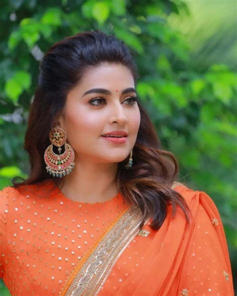 Sneha Prasanna Looks Beautiful In An Orange Saree