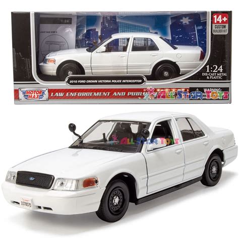 2010 FORD CROWN VICTORIA POLICE UNMARKED WHITE BUILDER'S KIT 1/24