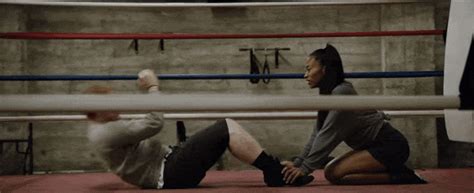 Những hot girl nóng bỏng đột nhiên nổi đình đám sau khi đóng MV tỷ view Titanic Nơi mọi thứ