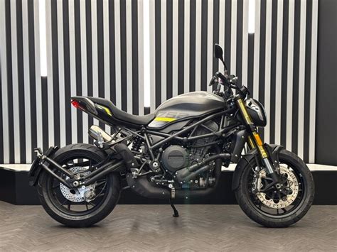 Купить новый Benelli 752 S инжектор 6 передач в Москве серый naked bike 2025 года по цене 949