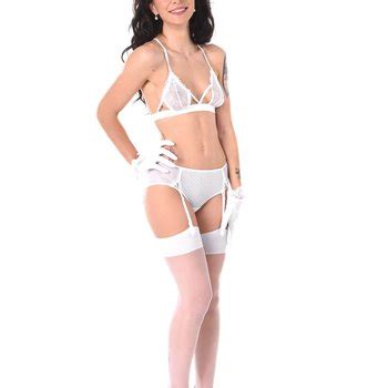 Get 14 Sasha Meow Free Stripping And Nude Links At FreeOnes