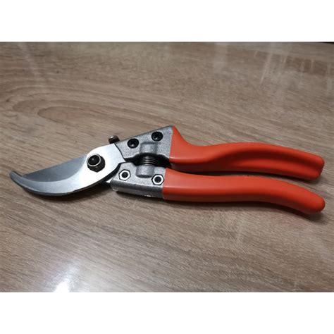 секатор садовый