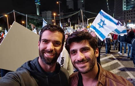 Un Soldat Gay Isra Lien Mort En H Ros Fait Modifier La Loi