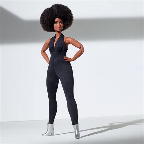 Barbie Signature Looks Doll Curvy Brunette