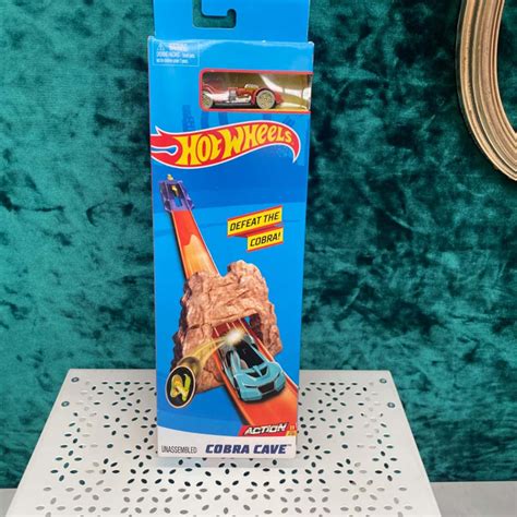 Hot Wheels Cobra Cave S