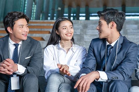 商务男女欢乐会谈高清图片下载 正版图片501534313 摄图网