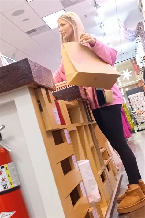 Super Hot Blonde Perfect Ass And Vtl Oc Page Spandex Leggings Yoga Pants Forum