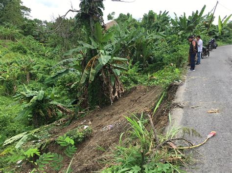 Dinas PUPR Mamuju Tinjau Jalan Poros Sese Yang Longsor BACA PESAN