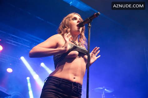 Tove Lo Flashing Her Tits While Performing In Rio De Janeiro AZNude