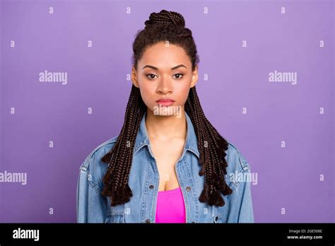 Beautiful busty young female brunette Banque de photographies et dimages à haute résolution Alamy