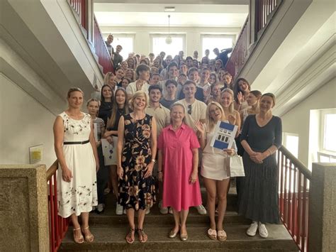 Podelitev spričeval maturantkam in maturantom poklicne in splošne mature Ekonomska šola Ljubljana