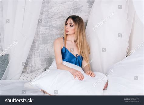 Sexy Beautiful Young Blonde Girl Wearing 스톡 사진 1073680991 Shutterstock
