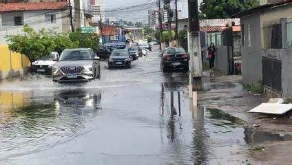 VÍDEOS alagamentos são registrados após forte chuva em Maceió