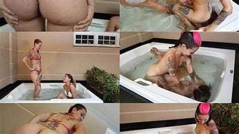 LESBIAN UNDERWATER MF FACESITTING UNDERWATER VOL Top Girl LOLA MELLO MF CLIP