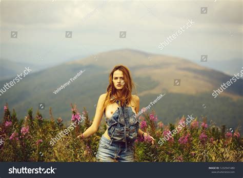 Pretty Cute Sexy Naked Woman GirlẢnh có sẵn Shutterstock