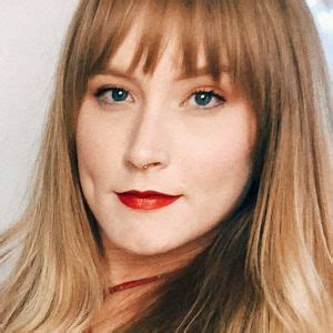 Elizabeth Definhy Nude Photo