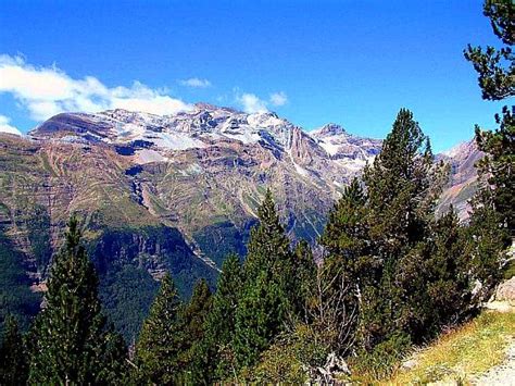pyrenees mountains