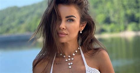 Pozowa A W Bikini Model Z R To Ostatni Krzyk Mody Wp Kobieta