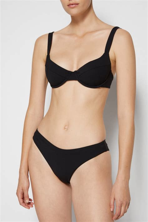 10 Hot Sexy Zola Bikini Pics