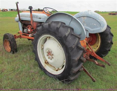 Ford 801 tractor in Guthrie, OK | Item B7173 sold | Purple Wave