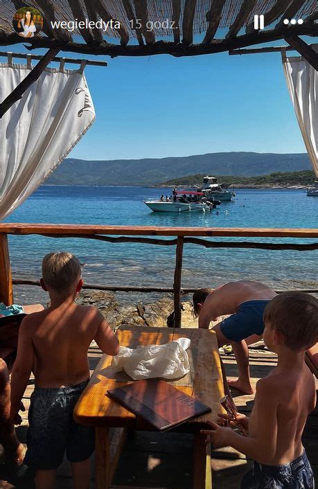 Mama Roksany Węgiel ZACHWYCA w bikini na rodzinnych wakacjach w Chorwacji