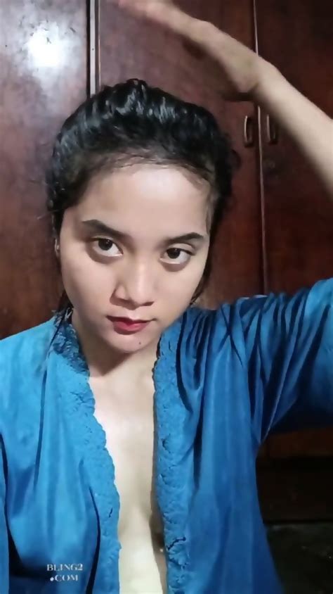 Silvia Chan Omek Dildo Jumbo Memeknya Sampe Banjir Gini