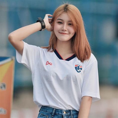 Hờ hững quấn khăn chụp ảnh bên suối hot girl gợi cảm khiến cộng đồng mạng bỏng mắt Titanic