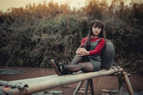 1367188 4K Asian Bokeh Brunette Girl Sitting Hands Dress Legs Pantyhose Rare Gallery