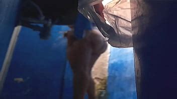 MADRASTRA CULONA LE ENCANTA MASTURBARSE EN LA DUCHA XVIDEOS