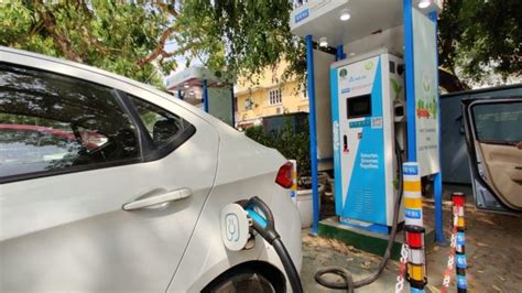 Nearly 900 EV charging stations set up in India so far - Your Gateway ...