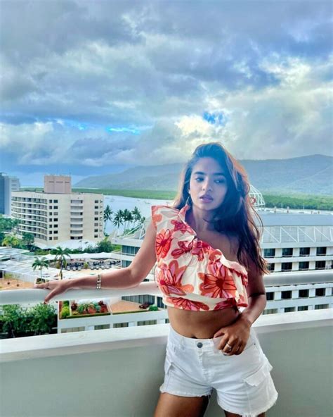 Anushka Sen Activates Babe Mode In Australia See Droolworthy Snaps