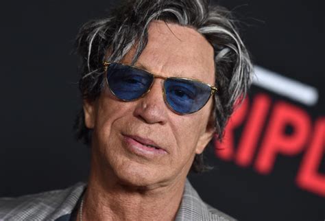 Así pasó Mickey Rourke de sex symbol de los a adicto a la cirugía