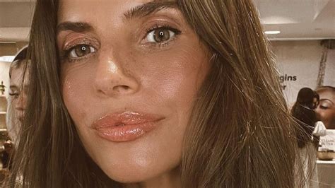 Weronika Rosati jak Barbie Pozuje w bikini i z różowym flamingiem