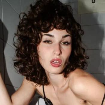 Raquel Linda Babe Page Watch This Adult Model On FreeOnes