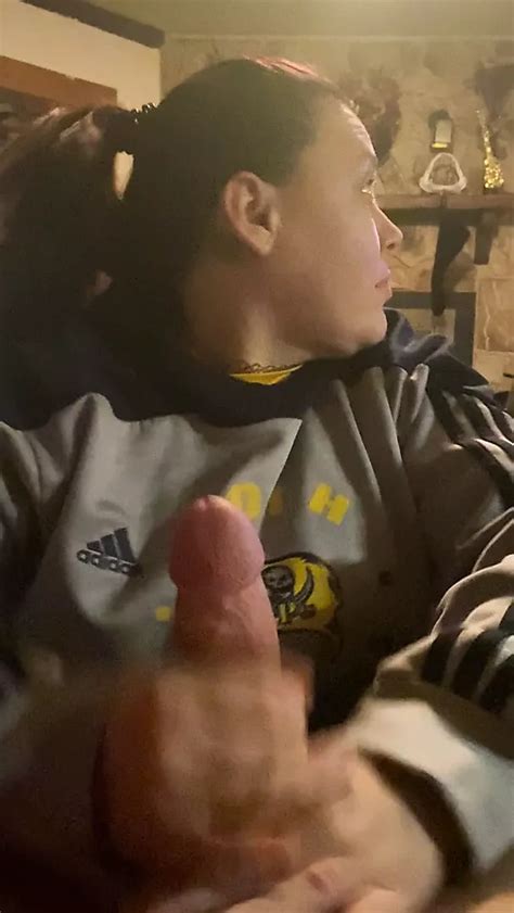 Une femme amateur suce une bite jusqu à l orgasme xHamster