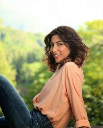 Meesha Shafi Hot Bra Body Bikini Photos Sexy Scene Kiss Pictures Meesha Shafi Awesome Cute Pics