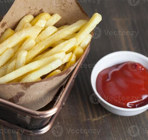 thin french fries deep fried for lunch 9441185 Stock Photo at Vecteezy