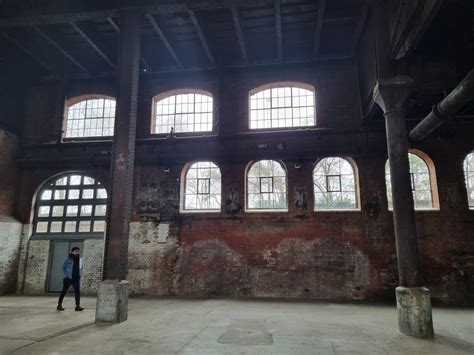 Commuters blast wapping station overground for recent delays 11