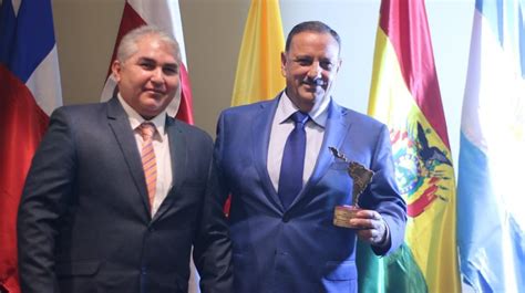 Ricardo Quintela Recibi El Premio Como Gobernador Solidario E