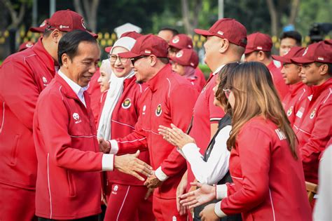 Foto Presiden Jokowi Serahkan Bonus Apresiasi Bagi Atlet Asean