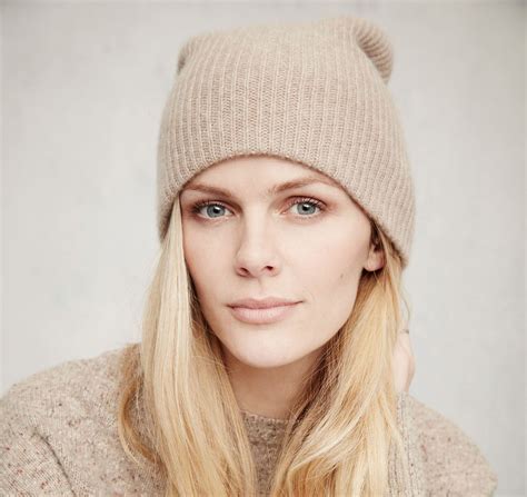 Brooklyn Decker Women Model Actress Blonde Beanie Wallpaper