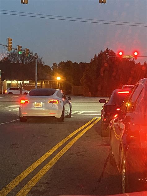 Genius in a Tesla thought the oncoming traffic lane was a left hand