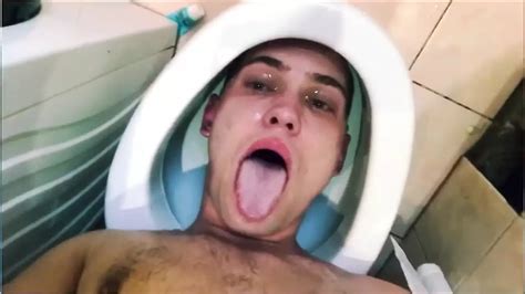 Vidéos porno gratuites Gay Dans Les Toilettes xHamster