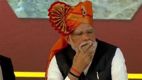 Pm Narendra Modi Solapur Modi Emotional During Speech Inaugurate 30 Thousands Labour Colony