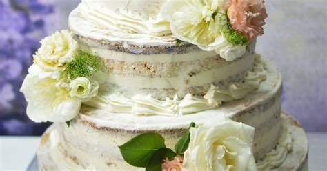 Dolce vita żeby życie było słodkie Tort weselny semi naked w kwiatach